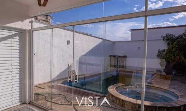 Casa com Piscina Para Venda