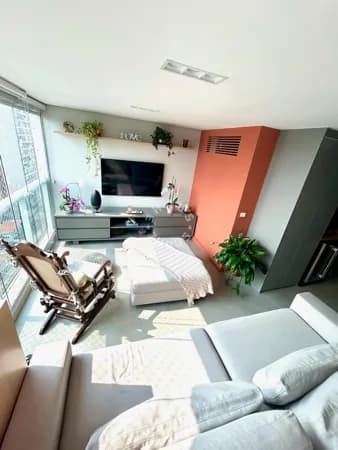 Apartamento de 70m² no Campo Belo, com 2 dormitórios, varanda. 2 vagas + depósito!