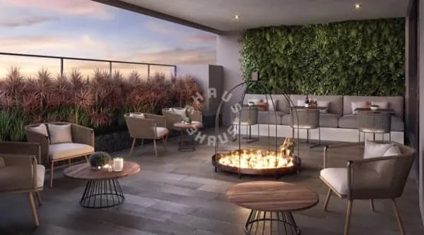 Apartamento de 132m², com 4 dorms ou opções de 2 ou 3 suítes com living ampliado, varanda gourmet, lavabo, cozinha, área de serviço e banheiro. 02 vagas de garagem.