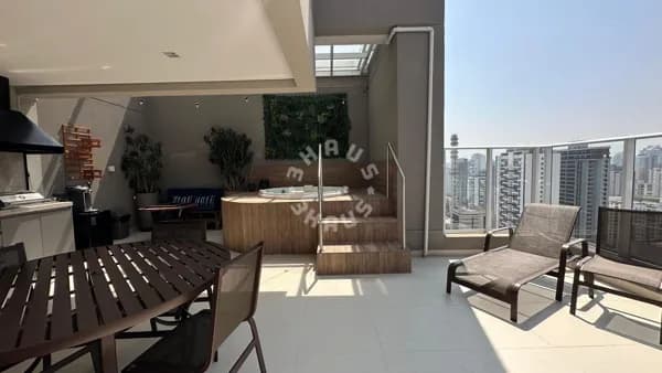Cobertura Duplex à venda no Brooklin, mobiliado, com 2 dormitórios (sendo 1 suíte), varanda, jacuzzi, churrasqueira. 2 vagas de garagem.