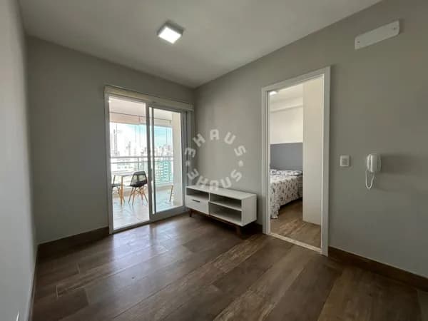 Studio mobiliado de 36m² na Barra Funda, com 1 suíte, varanda. 1 vaga de garagem!