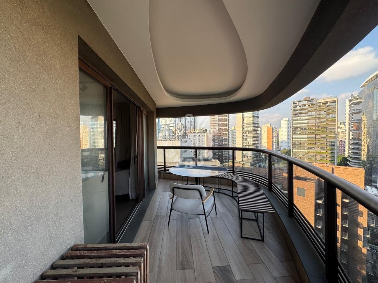 Apartamento de alto padrão no modelo Studio com 49m², 01 dormitório, varanda. 02 vagas na Vila Olímpia!