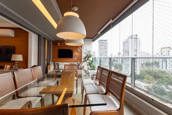 Apartamento no Brooklin, 131m², com 3 dormitórios (sendo 1 suíte), varanda gourmet. 2 vagas + depósito.