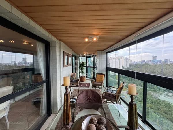 Apartamento de 160m² no Panamby, com 3 suítes, varanda. 1 vaga de garagem!
