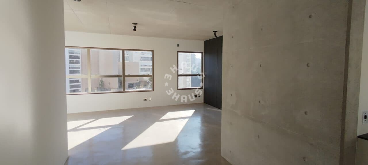 Apartamento para locação de 70m², com 1 dormitório, varanda e 1 vaga de garagem no Panamby!