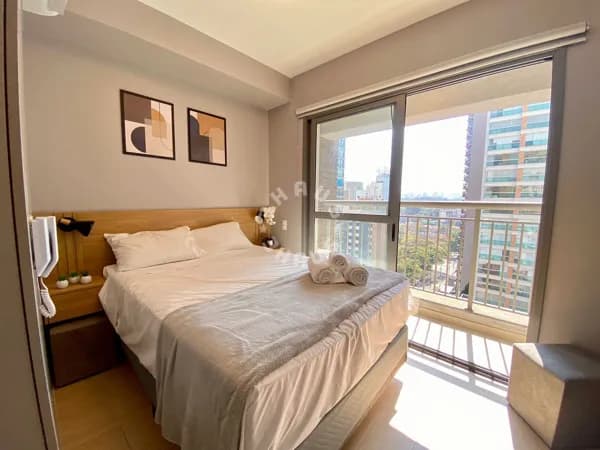 Studio mobiliado em Moema, com 21m², 1 dormitório e sacada.