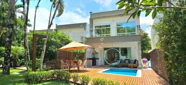 Casa em Juquehy, Condomínio Fechado com 260m², com 6 suítes, varanda, piscina, churrasqueira. 3 vagas de garagem!
