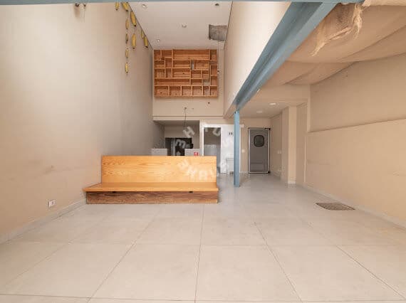 Casa Comercial para locação no Itaim Bibi com 220m², vão livre e salas amplas.