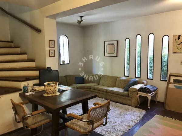 Casa em condomínio fechado no Morumbi, com 202m², 3 dormitórios (sendo 2 suítes). sala ampla. 4 vagas de garagem!