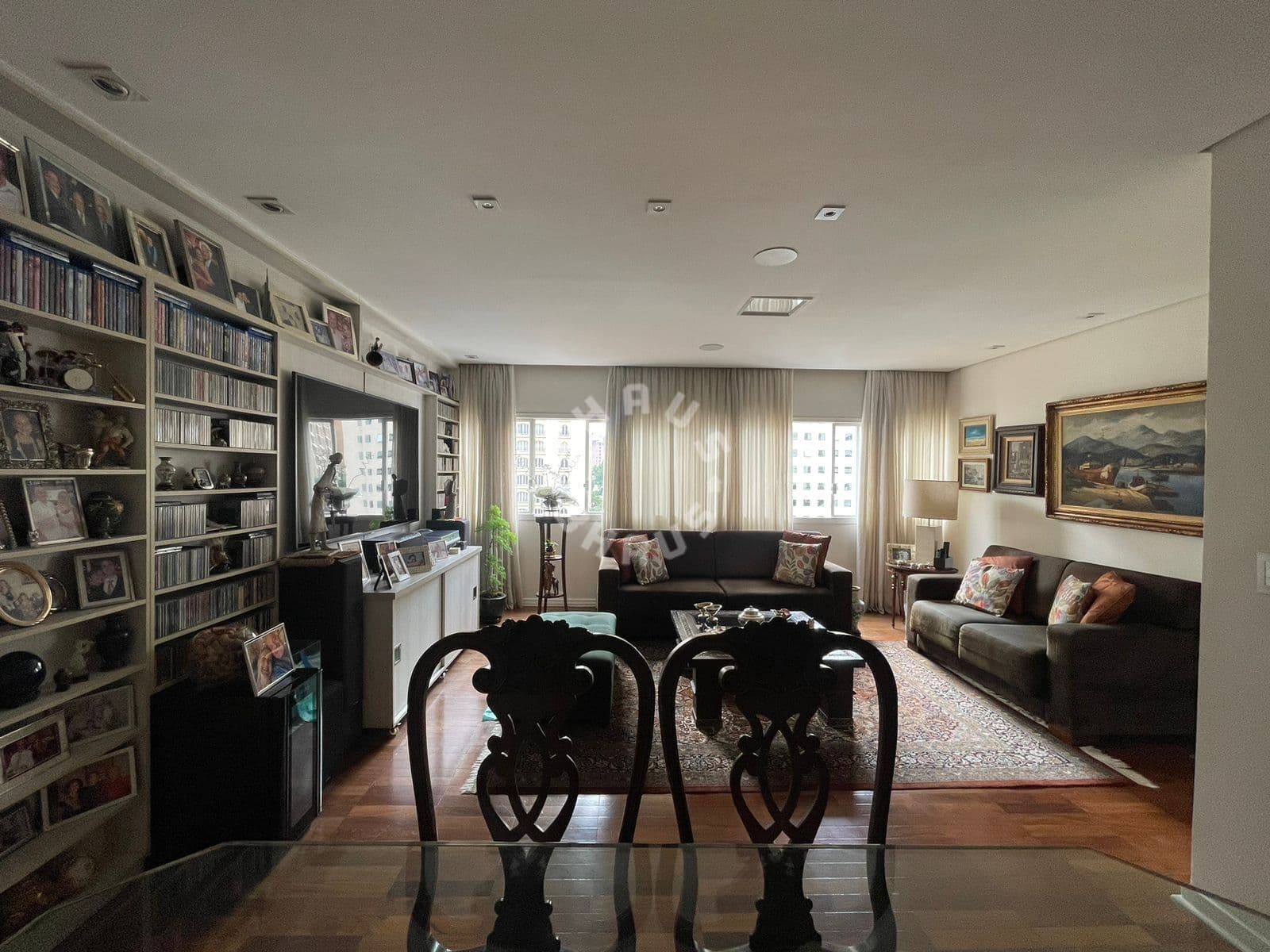Apartamento de 142m², com 03 dormitórios + 01 vaga de garagem no Jardins!