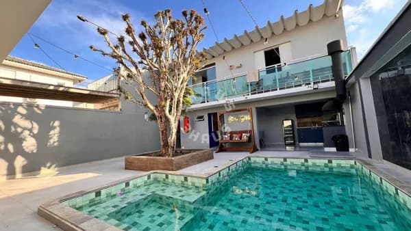 Casa para venda de 212m² com 3 dormitórios sendo 1 suíte, varanda, escritório, dependência de empregada, piscina, espaço gourmet. 3 vagas - Jabaquara - SP