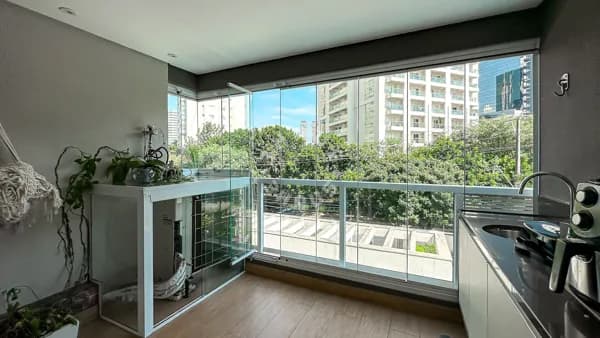 Apartamento de 91m² no Brooklin, com 2 suítes, varanda envidraçada. 2 vagas de garagem