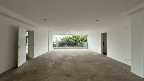 Apartamento de 181m² na Vila Mariana, com 3 suítes, amplo terraço. 2 vagas de garagem!