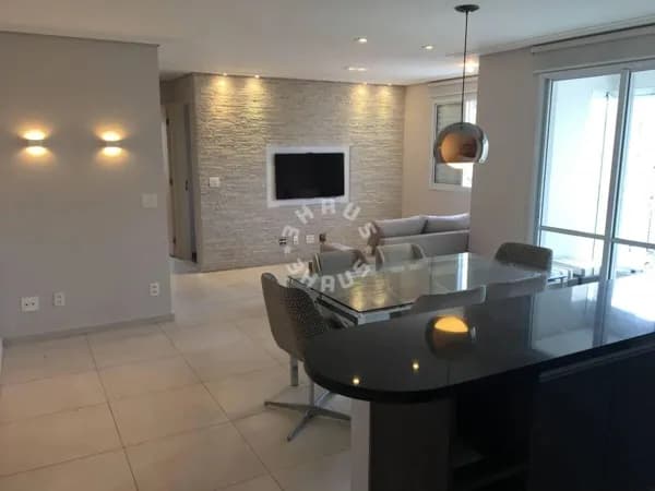 Apartamento na Vila Nova Conceição de 71m², mobiliado, com 02 dormitórios (sendo 01 suíte), sacada. 02 vagas de garagem!