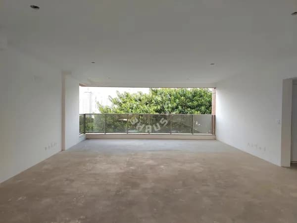Apartamento de 181m² na Vila Mariana, com 3 suítes, amplo terraço. 2 vagas de garagem!