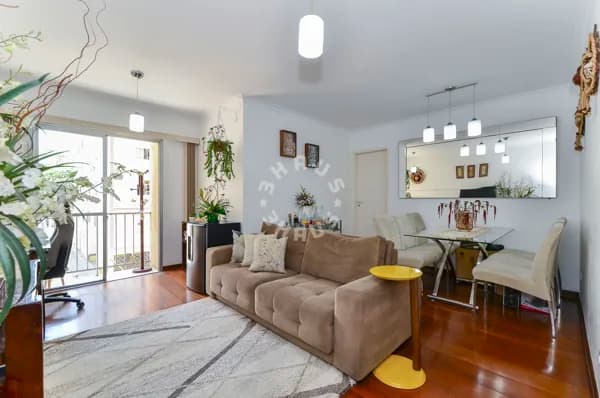 Apartamento de 62m² em Moema, com 1 suíte, varanda e 1 vaga de garagem.