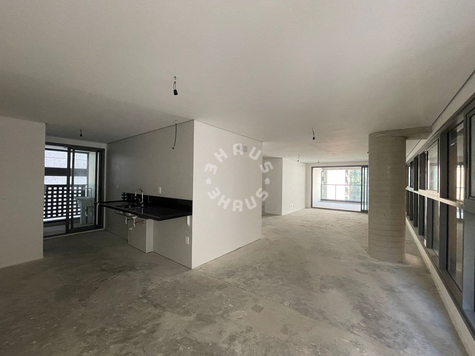 Apartamento de alto padrão nos Jardins, de 145m², 3 suítes, varanda + 02 vagas de garagem.