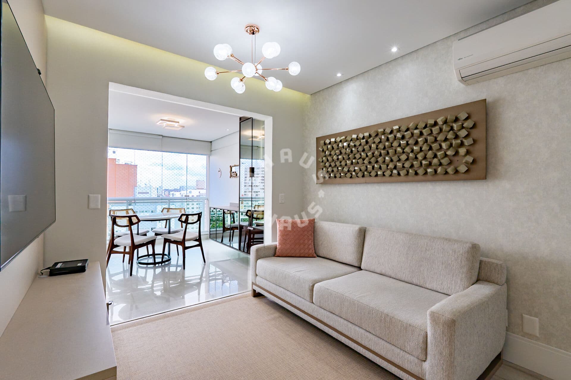 Apartamento na Vila Mascote, com 64m², 2 dormitórios (sendo 1 suíte), varanda. 2 vagas de garagem!