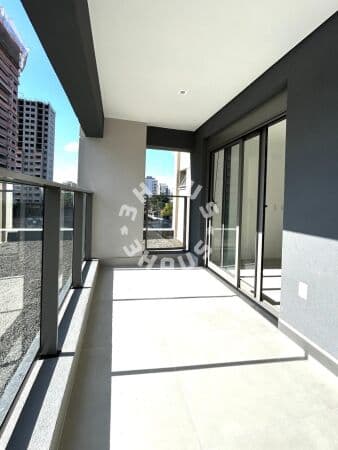 Apartamento de 125m² com 03 suítes, 05 banheiros, cozinha ampla, lavanderia, varanda gourmet, 02 vagas de garagem e uma ótima planta com aproveitamento de espaço e amplitude.