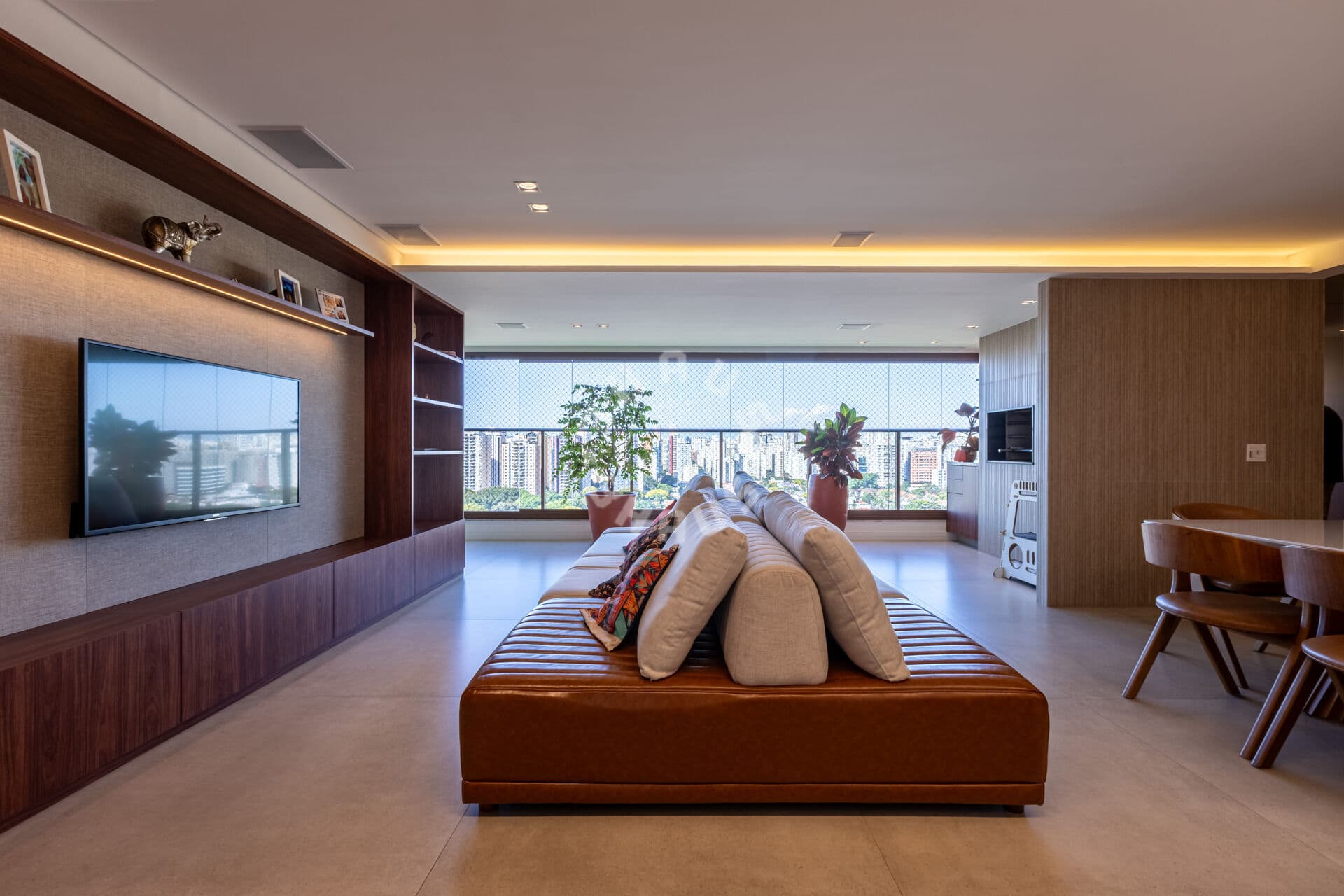 Apartamento no Campo Belo, com 145m², 3 suítes, varanda gourmet. 2 vagas + depósito!