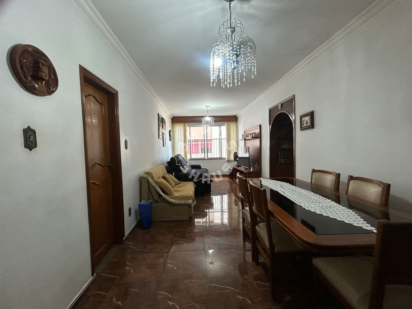 Apartamento na Vila Mariana de 110m², com 3 dormitórios (sendo 1 suíte), living amplo. 1 vaga de garagem.