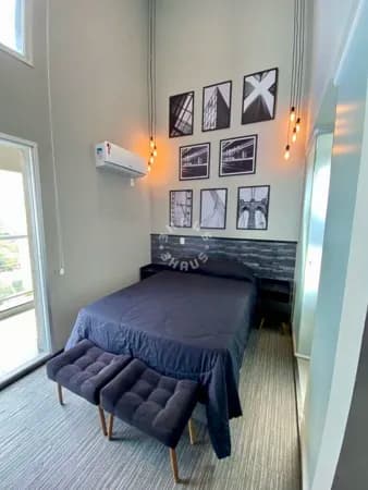 Studio de 28m² na Vila Olímpia, com 1 dormitório, varanda, pé-direito duplo. 1 vaga + depósito!