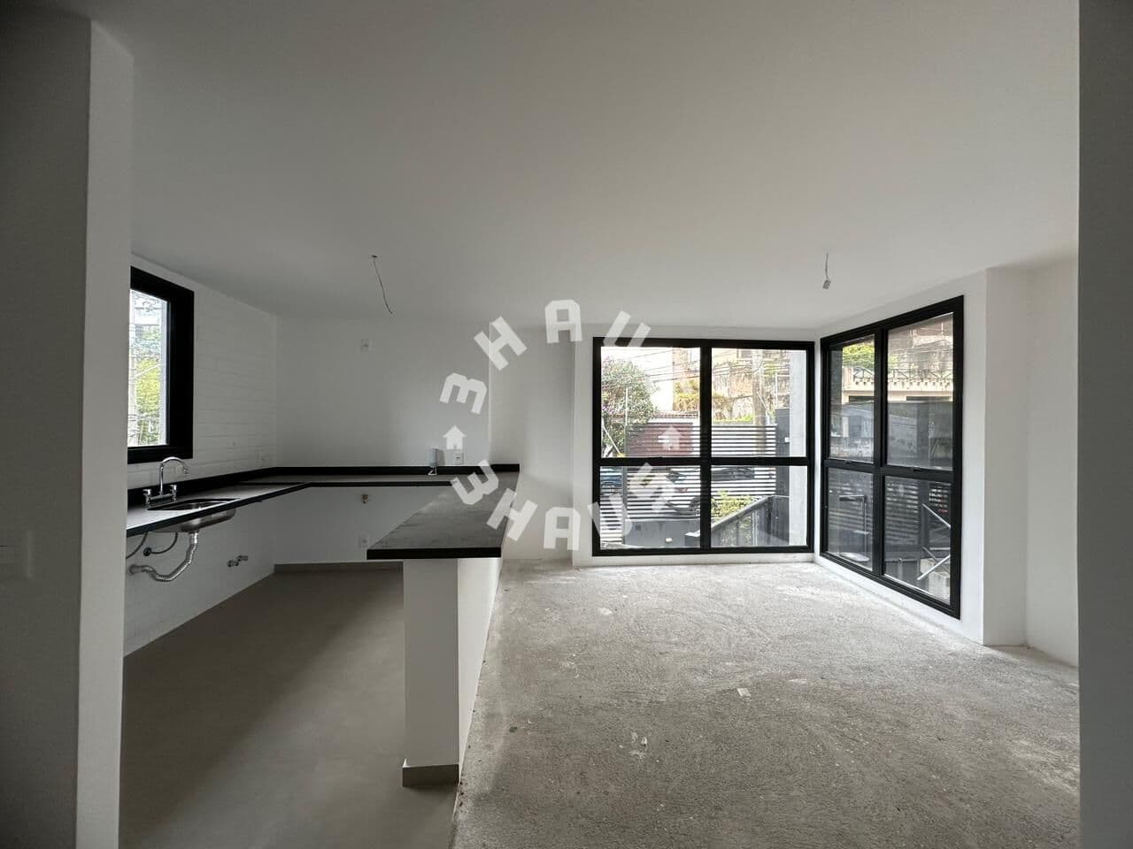 Casa em Condomínio no Real Parque, com 145m², 2 dormitórios, 1 suíte + 2 vagas de garagem á venda!