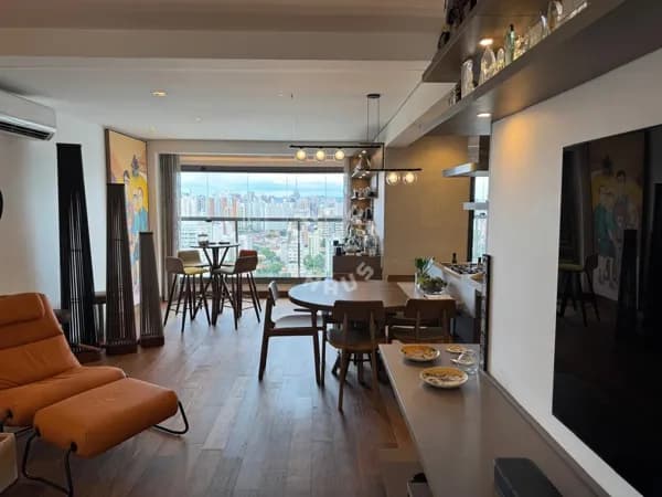 Apartamento na Vila Mariana com 167m², 2 dormitórios (sendo 1 suíte), varanda. 2 vagas + depósito!