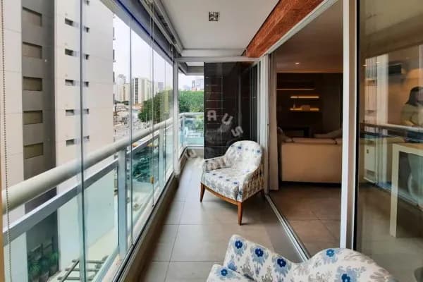 Apartamento na Vila Olímpia, com 115m², 2 suítes, varanda. 3 vagas de garagem!