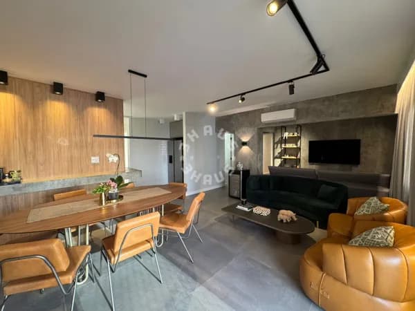 Apartamento na Vila Olímpia de 131m², com 3 dormitórios (sendo 2 suítes), varanda. 3 vagas de garagem + depósito.
