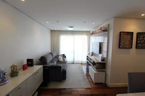 Apartamento à venda em Moema de 67m², com 2 dormitórios, varanda. 1 vaga de garagem!