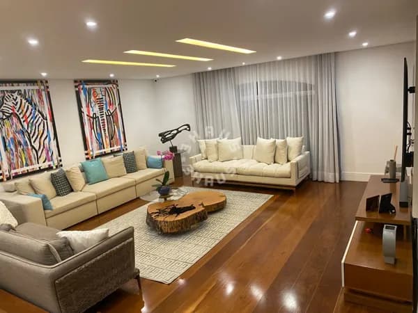 Apartamento no Morumbi com 212m², 3 suítes, amplo living. 4 vagas de garagem.
