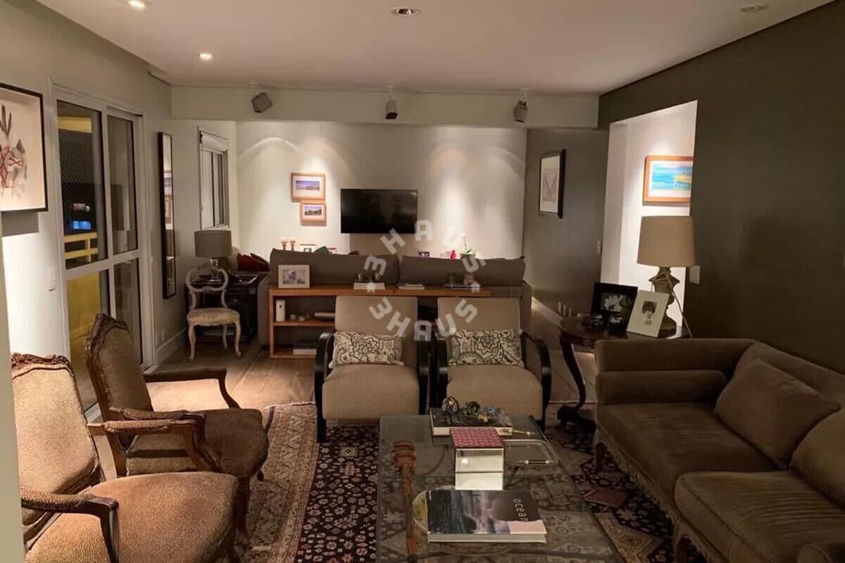Apartamento de 181m² no Real Parque, mobiliado, 03 suítes, escritório, varanda, área de serviço. 03 vagas de garagem!