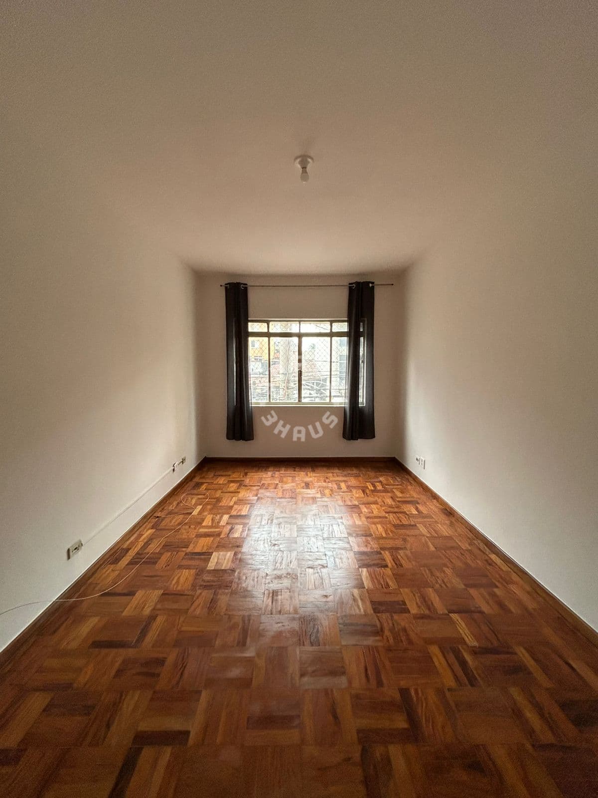 Apartamento de 92m² na Vila Mariana, com 2 dormitórios, sala, quintal. 1 vaga de garagem!