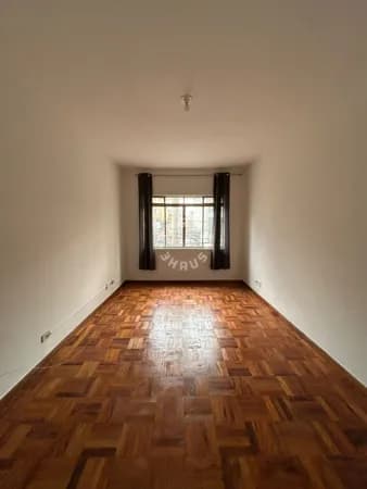 Apartamento de 92m² na Vila Mariana, com 2 dormitórios, sala, quintal. 1 vaga de garagem!