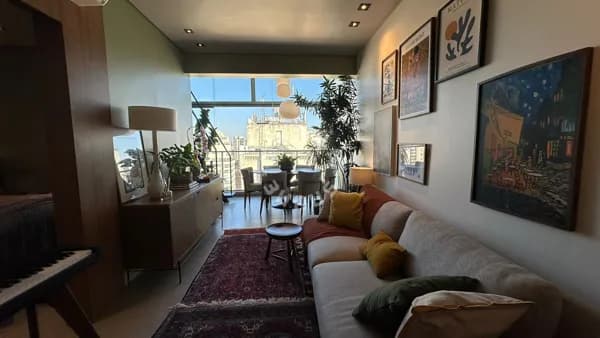 Apartamento em Moema de 50m², mobiliado, com 01 dormitório, escritório, varanda. 01 vaga de garagem!