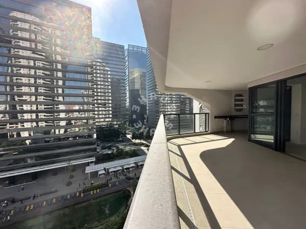 Apartamento para venda em Santo Amaro de 196m², com 3 suítes, cozinha, varanda e área de serviço. 3 vagas de garagem.