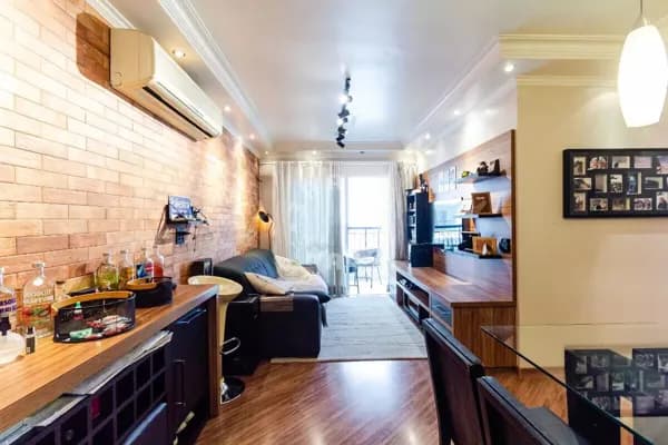 Apartamento em Moema de 71m², com 02 dormitórios (sendo 01 suíte), varanda. 02 vagas de garagem!