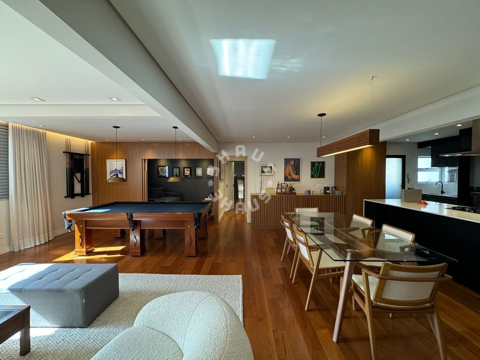 Apartamento de 128m² em Pinheiros, com 01 suíte, closet, escritório, área de serviço. 01 vaga de garagem!