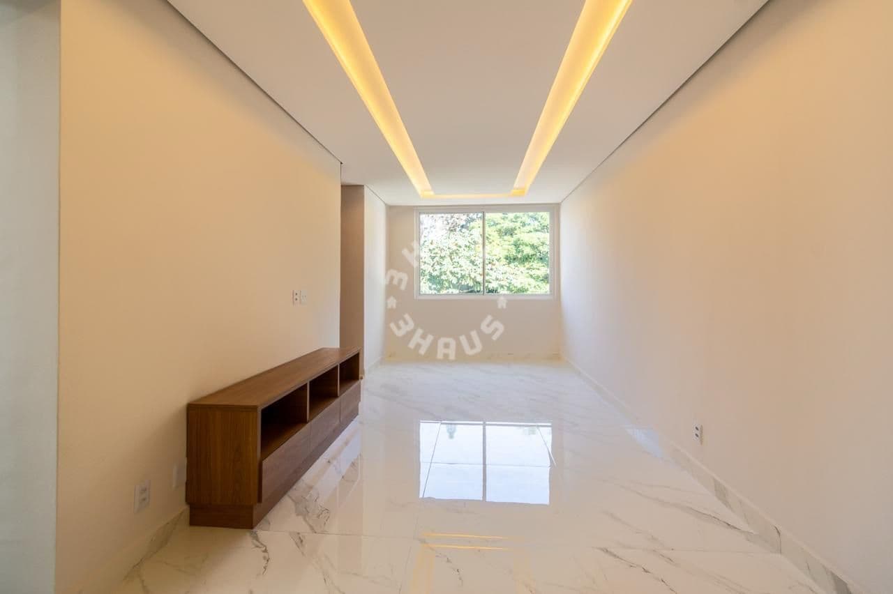 Apartamento no Jardim Prudência, com 77m², 2 dormitórios (sendo 1 suíte), sala ampla. 1 vaga de garagem!