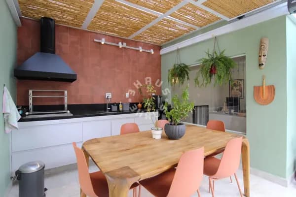 Cobertura duplex de 135m² na Vila Olímpia, com 3 dormitórios (sendo 1 suíte), varanda, área gourmet. 1 vaga de garagem!