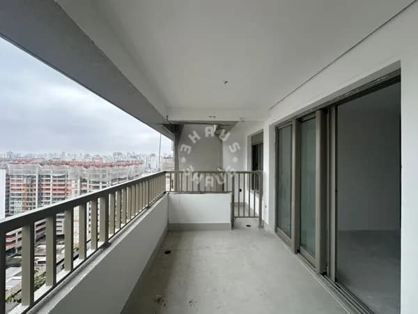 Apartamento de 80m² em Moema, com 2 suítes, varanda. 1 vaga de garagem.