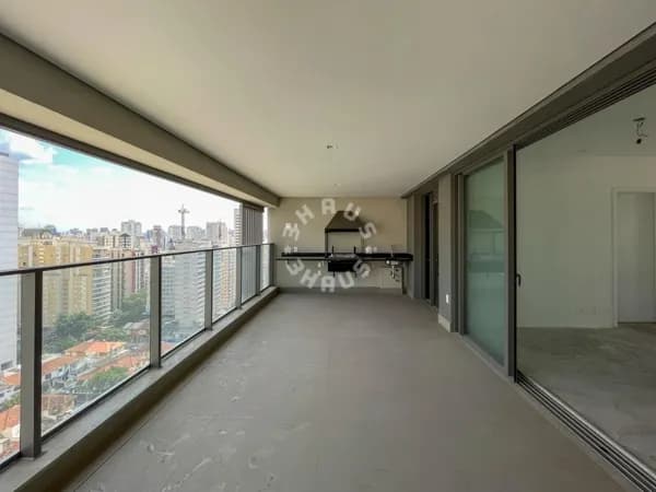 Apartamento de 160m² na Vila Olímpia, com 3 suítes, varanda gourmet. 3 vagas de garagem!