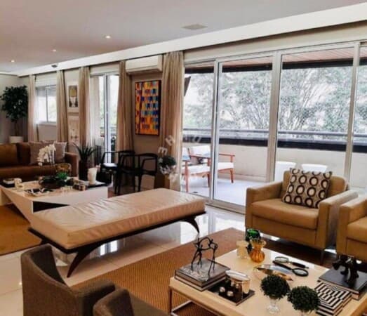 Apartamento à venda de 202m², com 3 suítes, 3 vagas de garagem, varanda e hidromassagem em Moema!