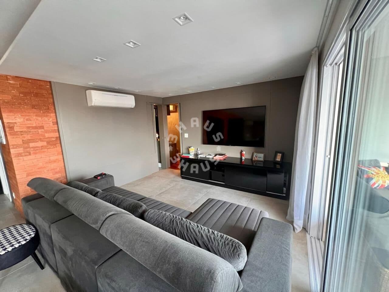 Apartamento mobiliado para locação na Vila Olímpia, 120 m², com 3 dormitórios, varanda gourmet. 3 vagas de garagem!