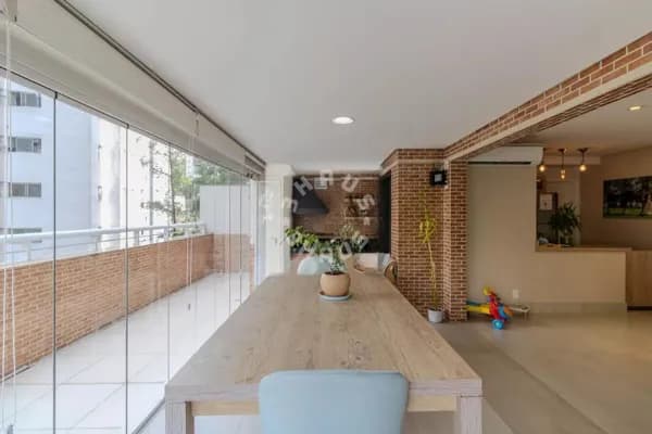 Apartamento Garden no Morumbi de 188m², com 02 dormitórios (sendo 1 suíte), varanda gourmet, quintal. 03 vagas de garagem.