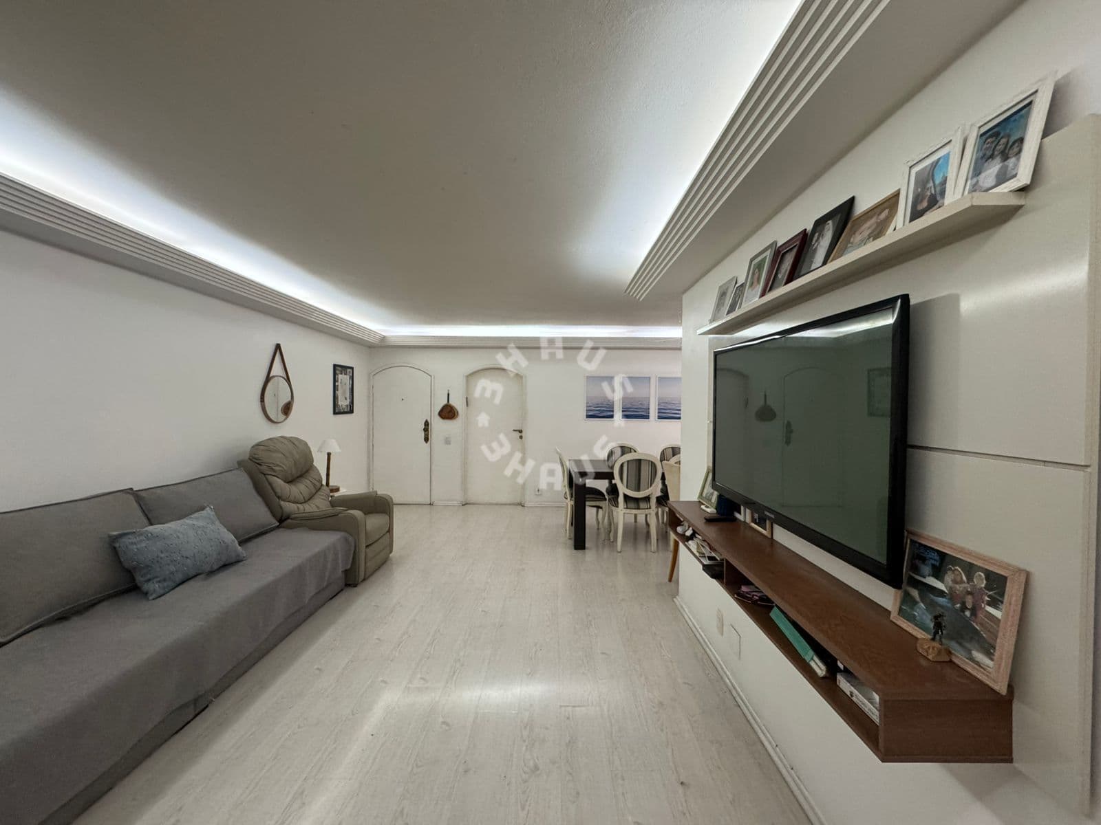 Apartamento no Jardins de 129m², com 3 dormitórios (sendo 1 suíte), sala ampla. 2 vagas de garagem!