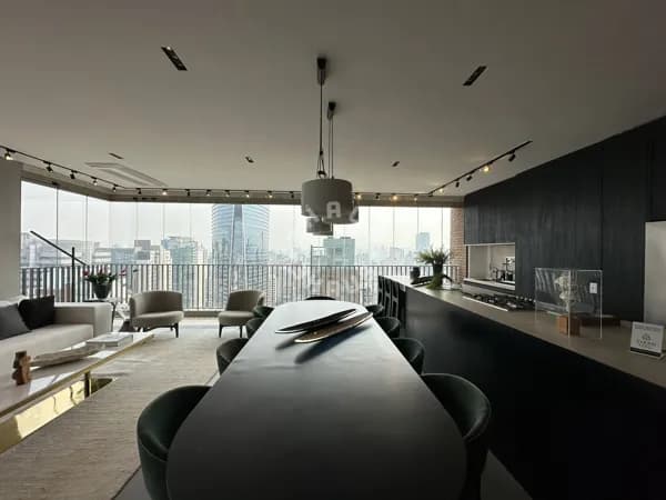 Apartamento de 191m² no Itaim Bibi, com 03 suítes, varanda gourmet, cozinha americana, área de serviço. 03 vagas de garagem + depósito.