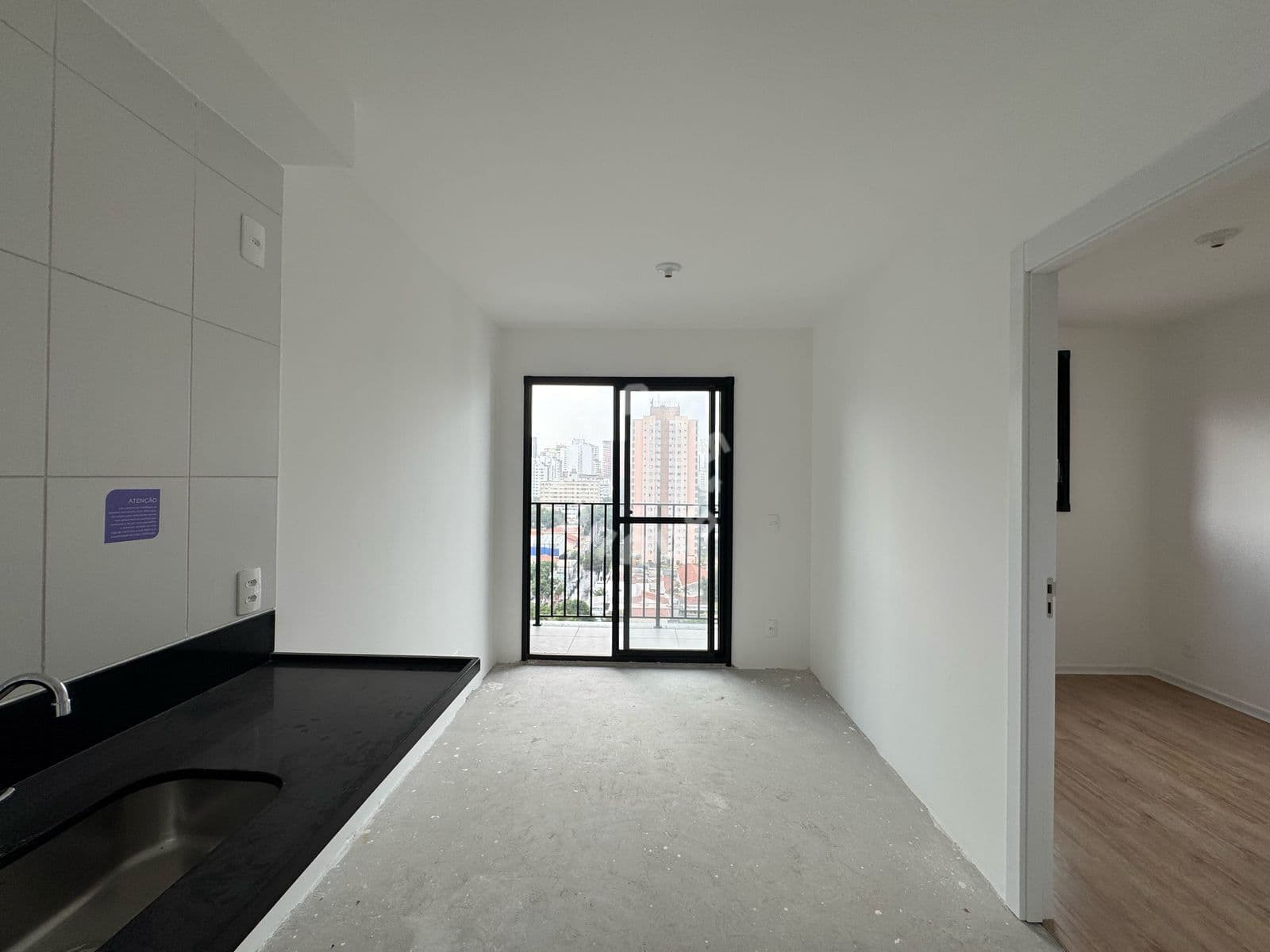 Apartamento na Vila Olímpia de 27m², com 1 suíte e varanda.
