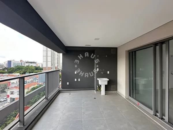 Apartamento de 72m² na Chácara Santo Antônio, com 02 dormitórios (sendo 01 suíte), varanda. 01 vagas de garagem!